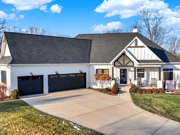 376 Parkside Cir, Greenfield, IN 46140