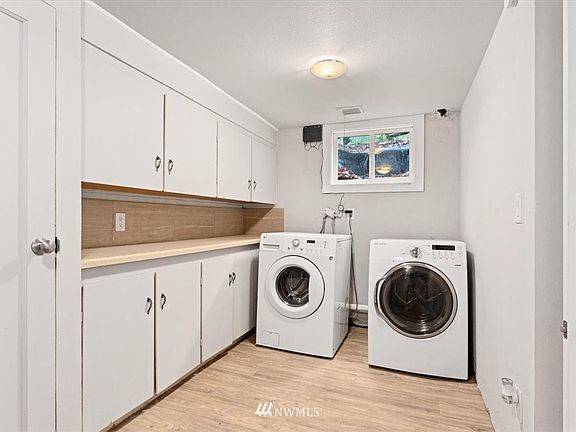 2nd image of 4617 S 140th St