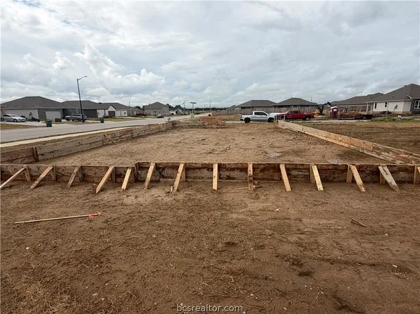 2500 Maskavich Ct, Bryan, TX 77807