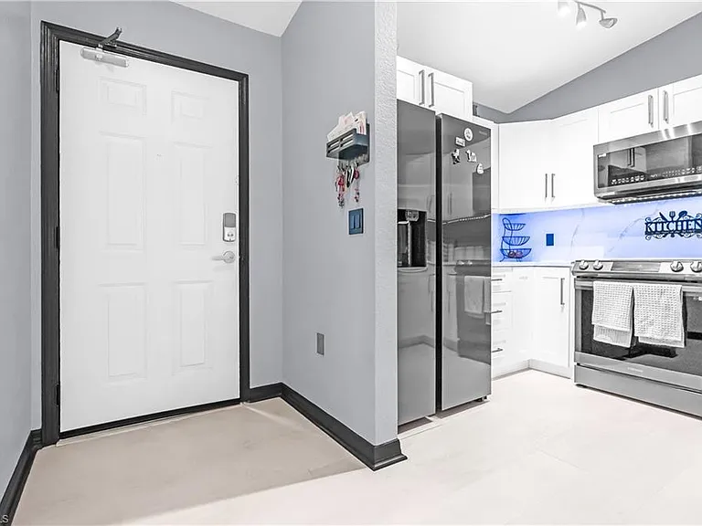 8274 Key Royal Cir #1033 — Photo 11