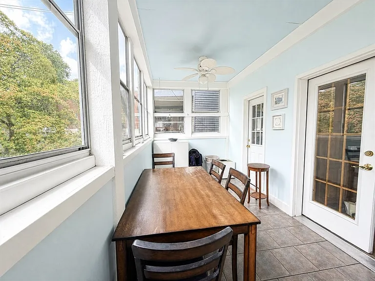 727 E 3rd St #1 — Photo 11