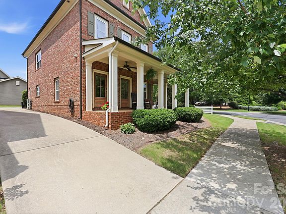 2nd image of 6333 Kennard Dr