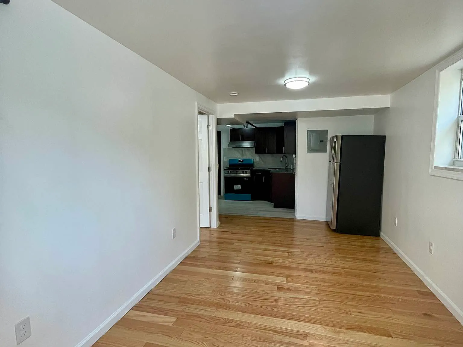 21-40 Steinway Street — Photo 3