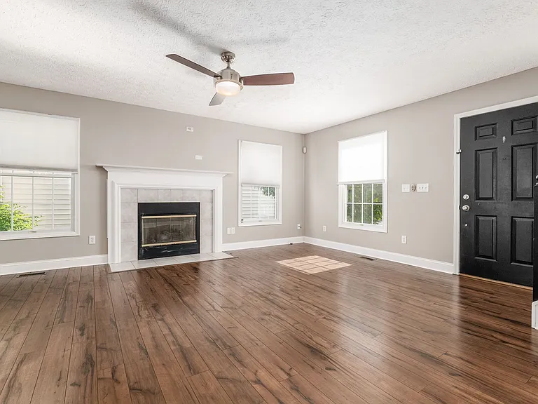 8446-1 Olenbrook Dr — Photo 11
