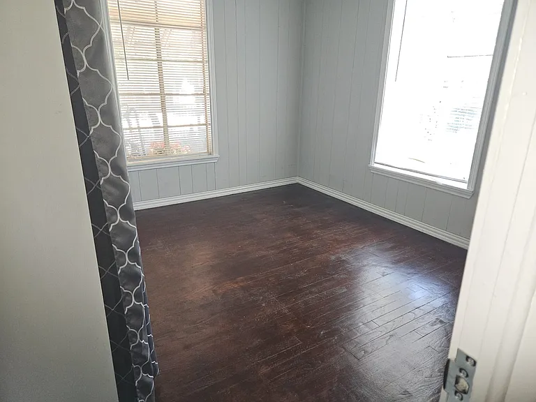 102 Overhill Dr — Photo 3