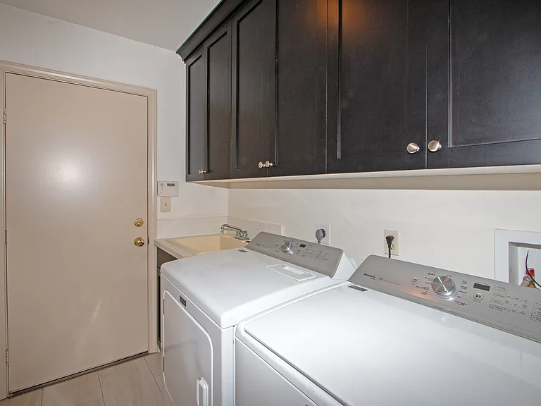 3740 Overpark Rd — Photo 24