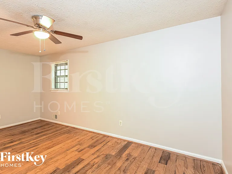 3704 Newport Dr — Photo 9