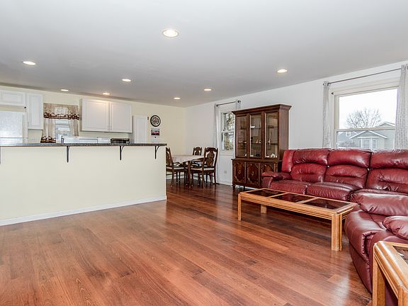 5th image of 480 W Oak St