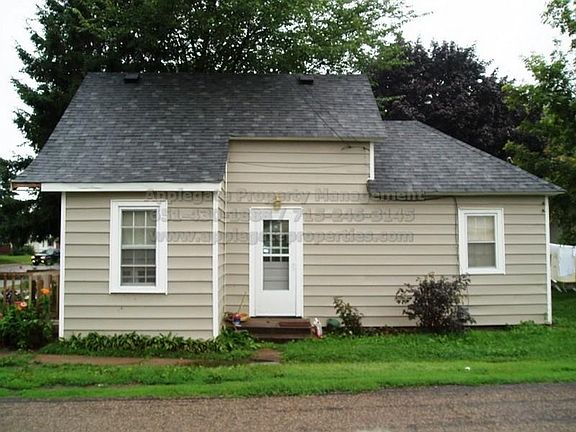 2nd image of 1121 Earl St