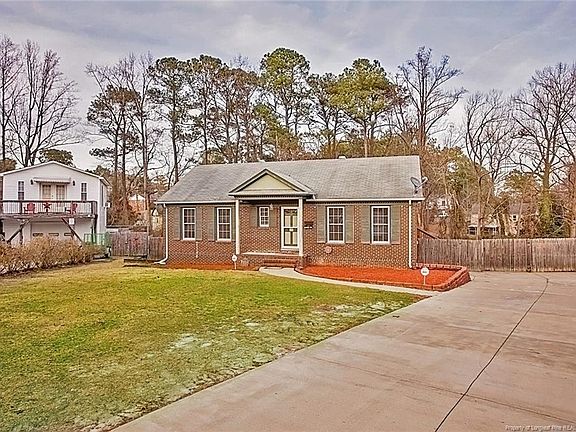 3rd image of 451 Grayton Pl