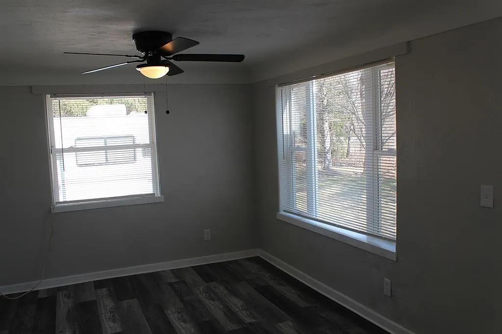 2 bed, 1.0 bath, 700 sqft, $1,000 — Photo 4