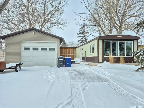 129 17th STREET NE, Weyburn, SK S4H 2N3