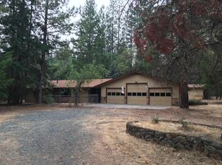 945 Queens Branch Rd, Rogue River, OR 97537