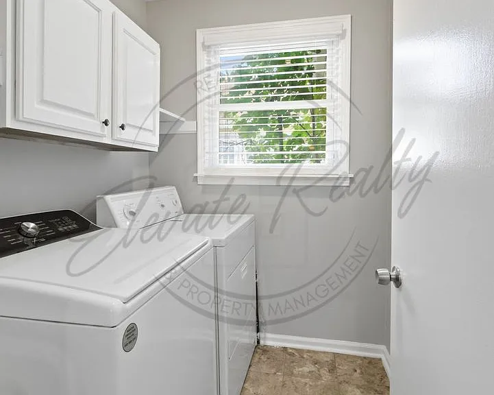 722 Heritage Square Dr — Photo 9