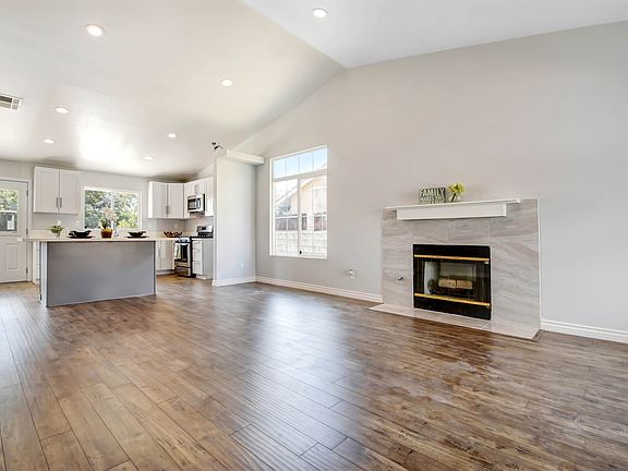 2nd image of 17775 Dianthus Ave