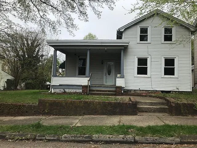 130 Thorne Ave NE photo 1