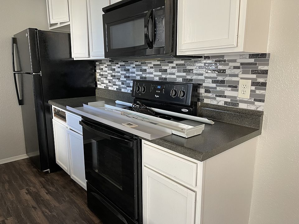 2nd image of 211 Meadow Dr #302-2