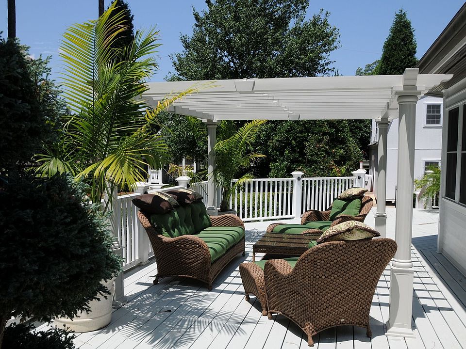 sitting area backyard