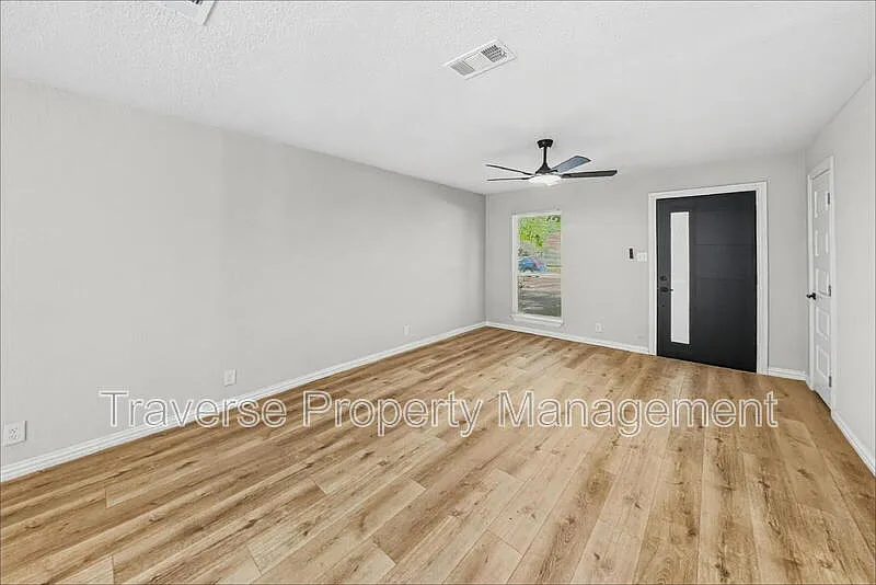 3 bed, 2.0 bath, 1212 sqft, $1,695 — Photo 4