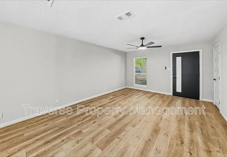3716 Clotell Dr — Photo 3