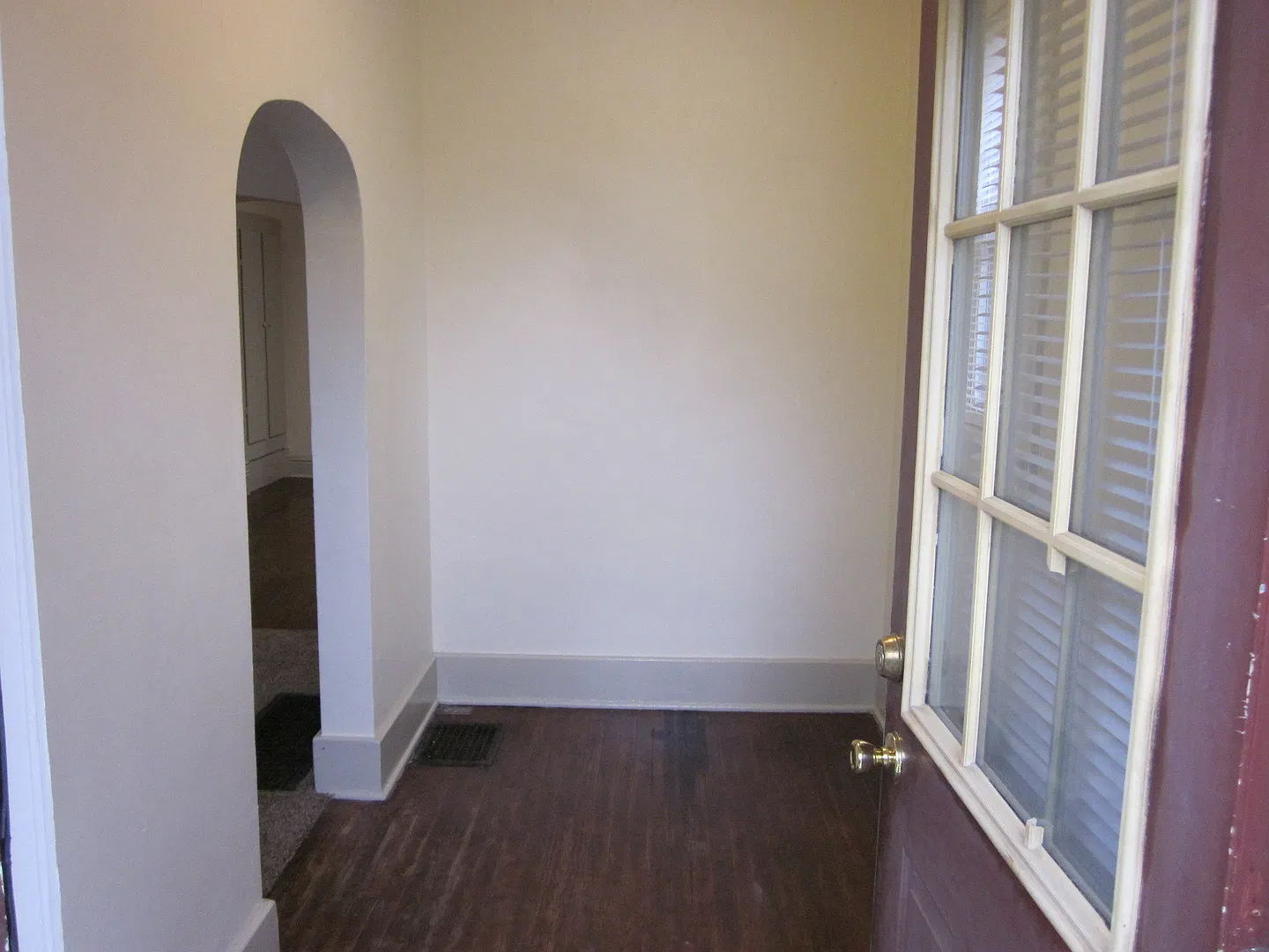 128 E Taber — Photo 2