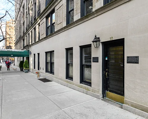 Sold by Douglas Elliman | media 27