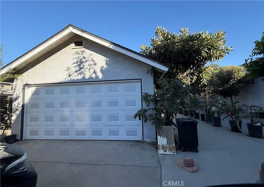 3 bed, 1100 sqft, $3,080 — Photo 4