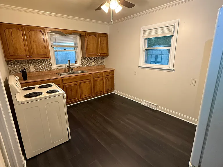 3906 Blackington Ave — Photo 5
