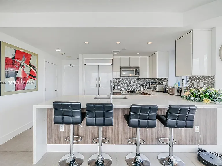 10275 Collins Ave #722 — Photo 4