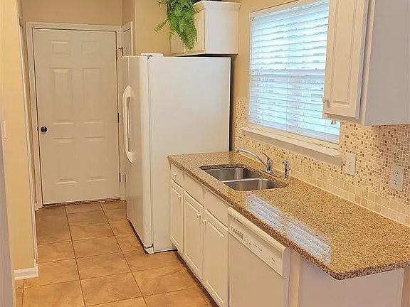 4th image of 217 Glen Crest Dr