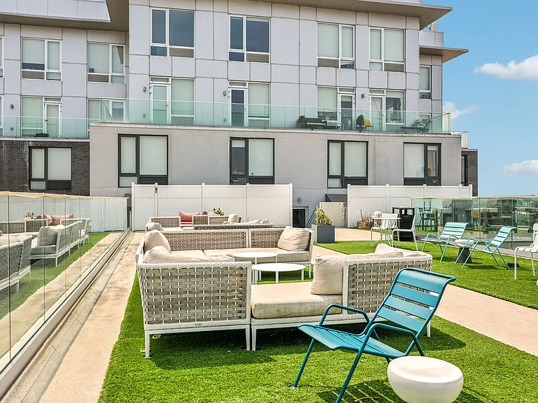 460 Grand — Photo 28