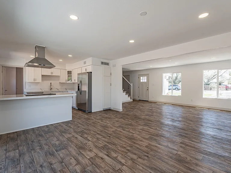 102 E Santa Cruz Dr — Photo 9