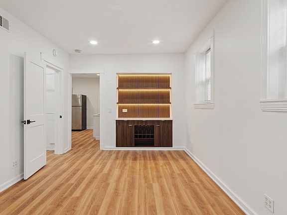 4th image of 2512 W Lyndale St #1