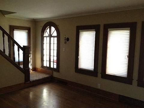 5th image of 21001 Alexander St
