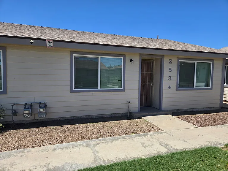 3234 W Chestnut Ct — Photo 2