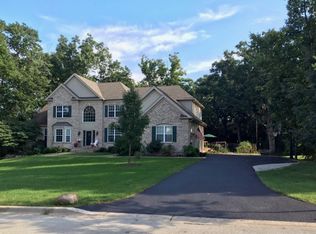 5475 Chancery Rd, Gurnee, IL 60031