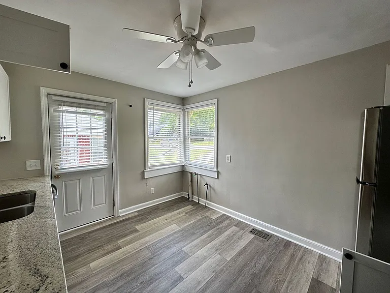 108-110 S Kilbourne Rd — Photo 4
