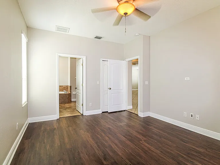 12307 Cricklewood Dr — Photo 8