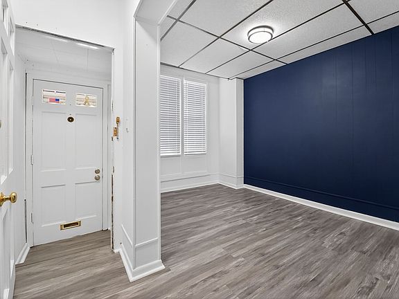 2nd image of 1607 Ramsay St