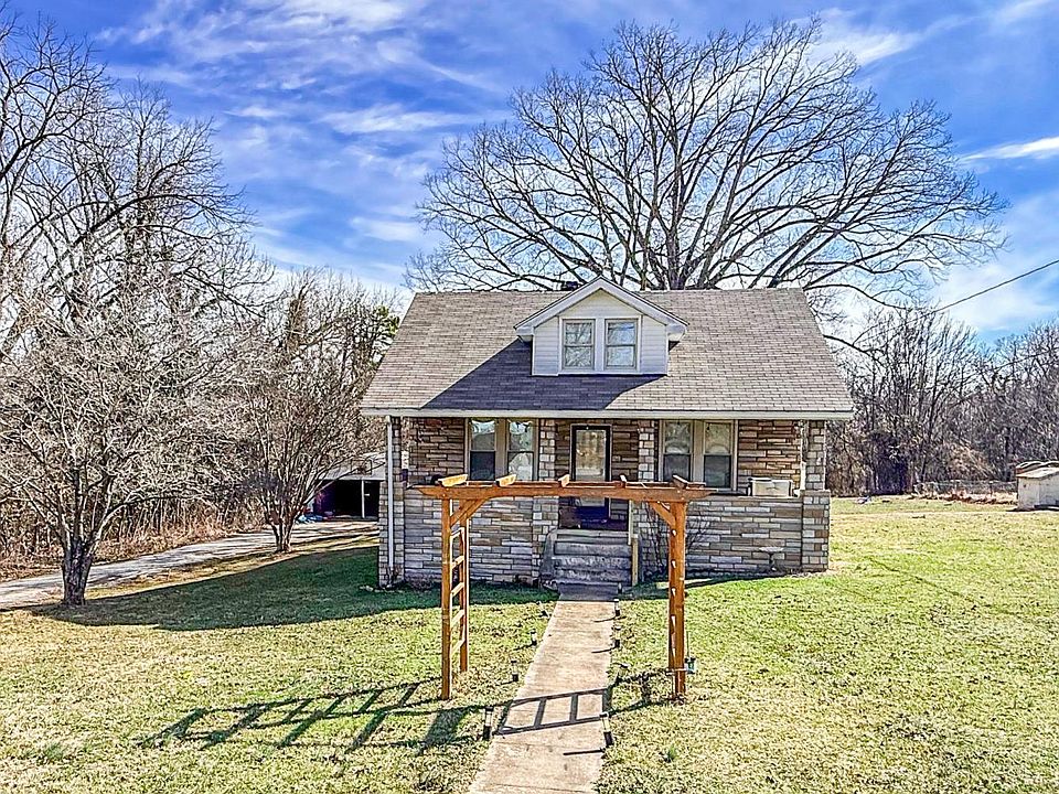 1st image of 400 Prospect Rd