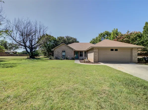 204 Lakeview Dr, Runaway Bay, TX 76426
