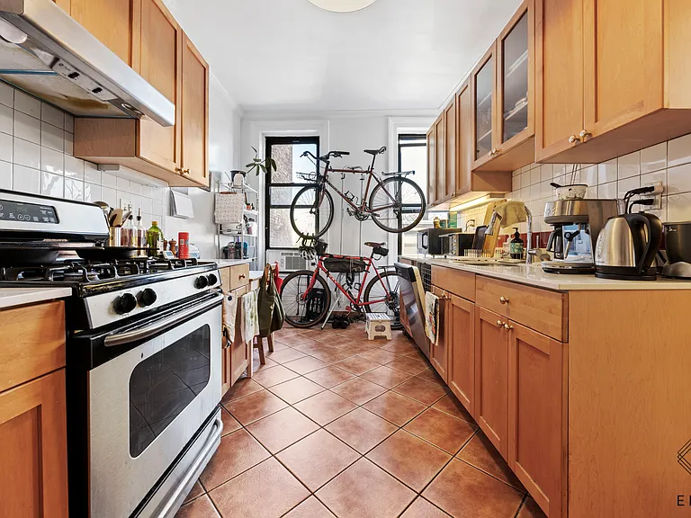 860 Manhattan Ave #3L — Photo 2