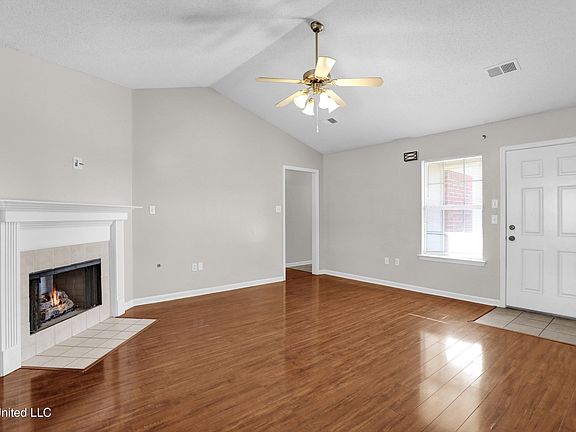 4th image of 10638 Pecan Meadow Dr N