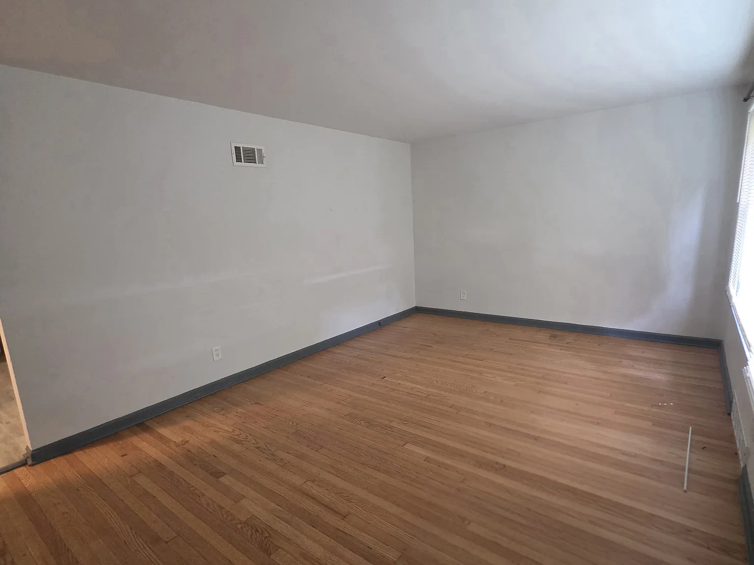 4 bed, $1,600 — Photo 3
