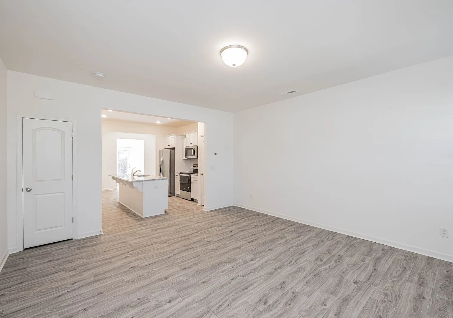 Beautiful Modern 2-Bedroom Townhome -Available August 2026 — Photo 3