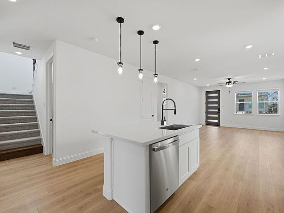 5th image of 1112 Beautyberry Ln