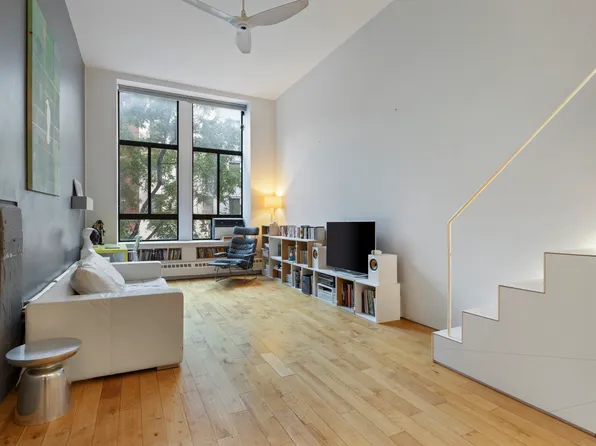 155 West 15th Street image 2 of 10