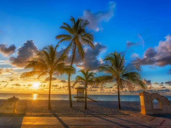 237 SW 9th St, Dania, FL 33004