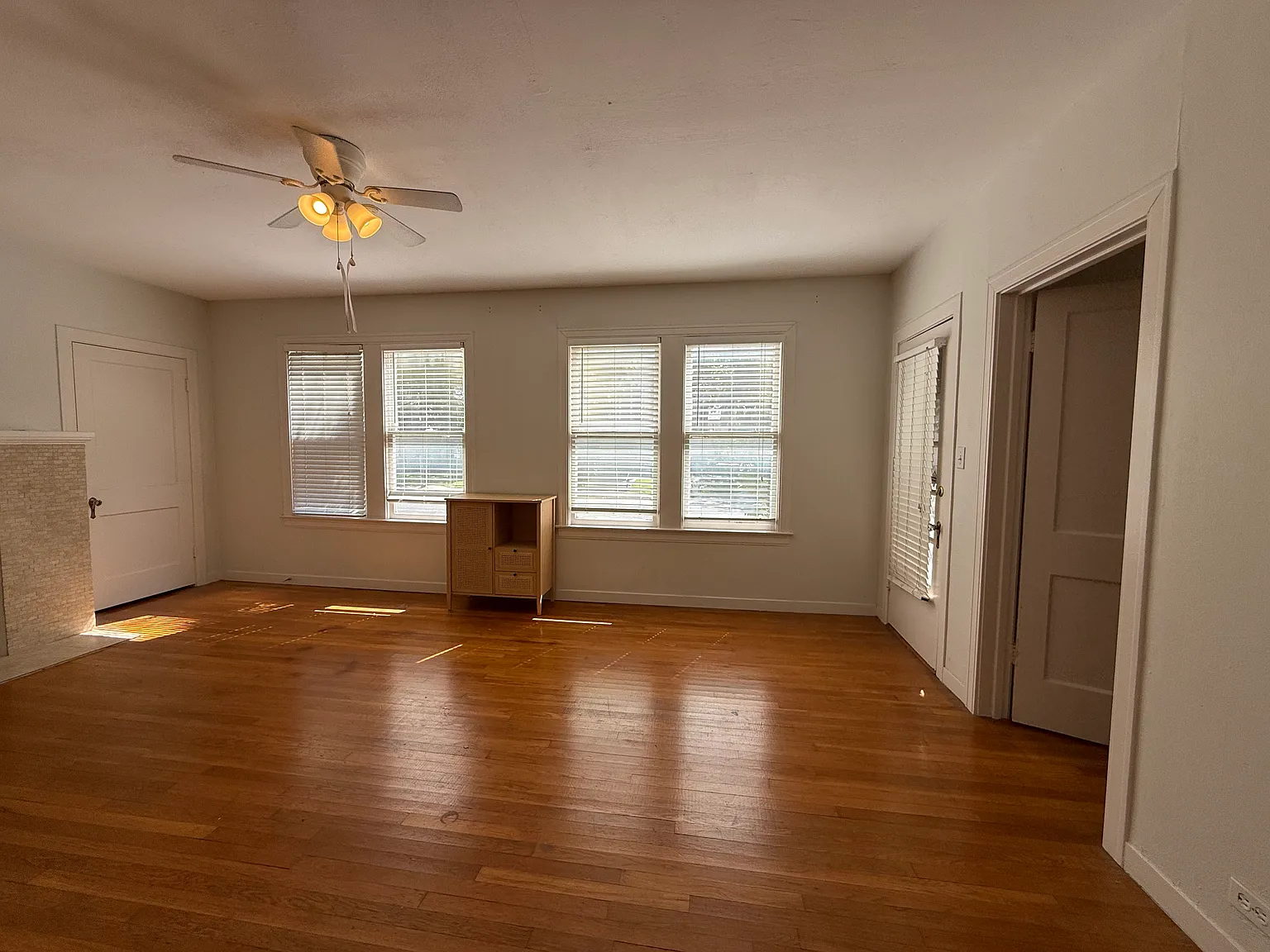 1 bed, 1026 sqft, $1,100 — Photo 3