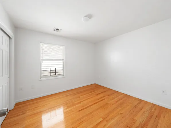 83 Oxford Avenue image 10 of 24